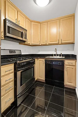 Rented by Sotheby's International Realty | media 3