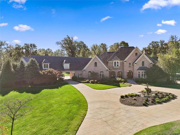 1 Claychester Dr, Saint Louis, MO 63131
