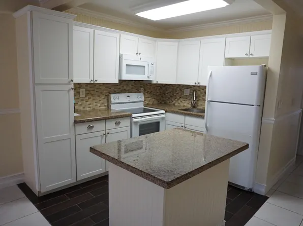 34 Andover E, West Palm Beach, FL