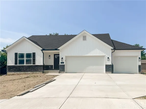 11 Walnut Hills Ct, Germantown, OH 45327