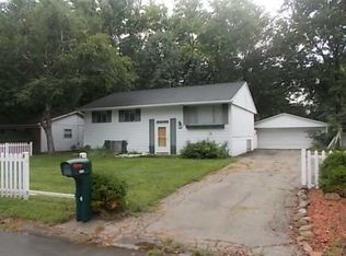 1101 Scottsdale Dr, Champaign, IL