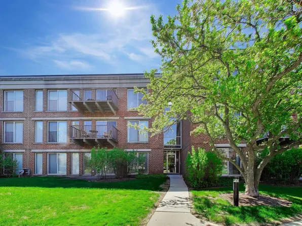 402 Kelburn Rd APT 126, Deerfield, IL 60015