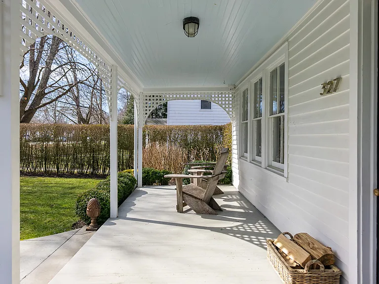 327 Main St — Photo 3