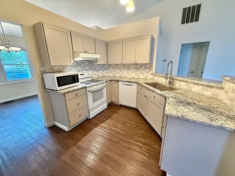 10029 Village Tree Ct — Photo 9