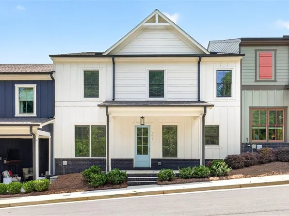 5619 Pine St, Flowery Branch, GA 30542