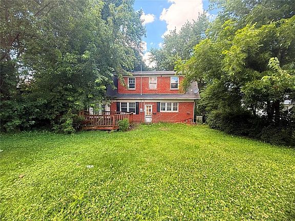 3rd image of 715 Franklin Pl