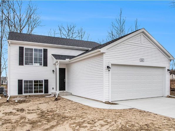 208 Kingsberry Dr, Blissfield, MI 49228