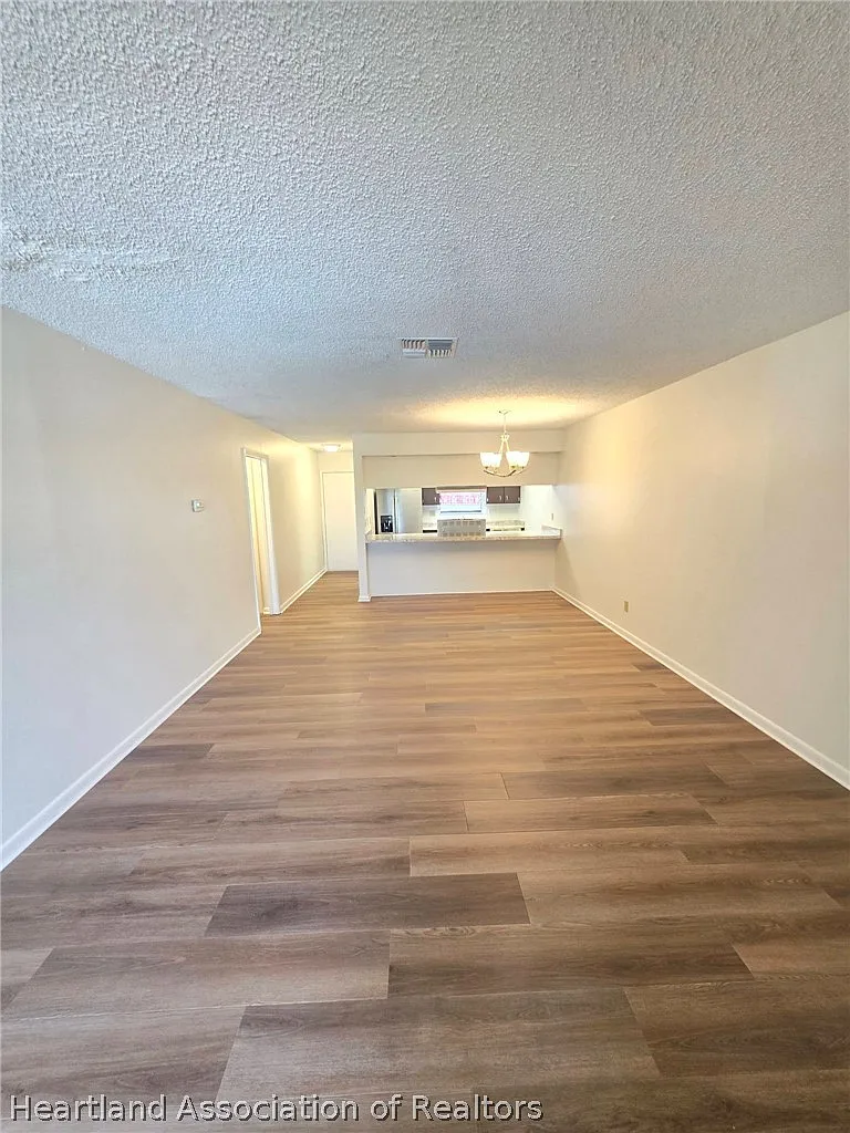2 bed, 2.0 bath, 980 sqft, $1,350 — Photo 2