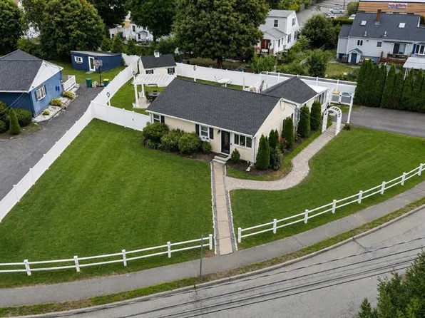 15 Riverside Ct, Norwood, MA 02062