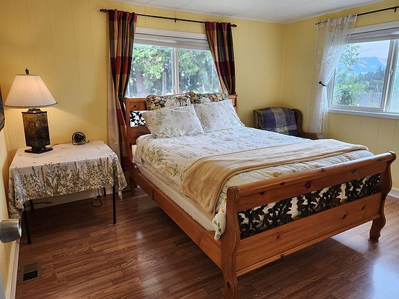 2nd image of 970 Indian Creek Rd #1