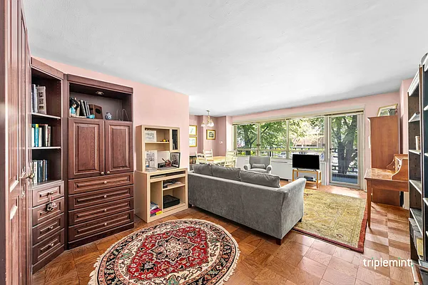 Sold by Triplemint | media 19