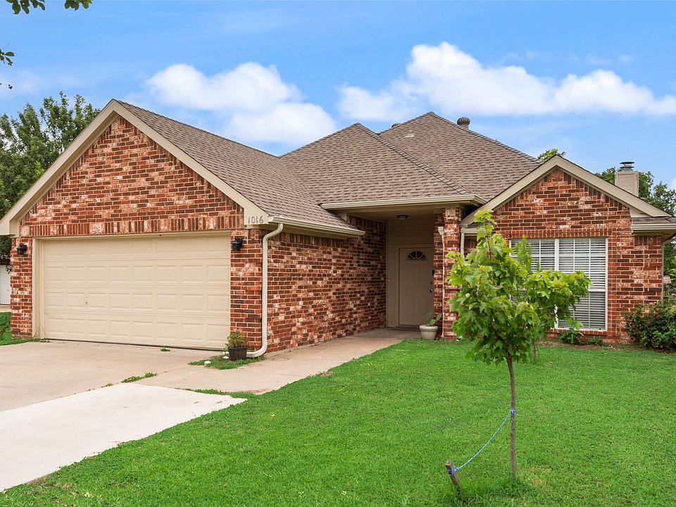 1st image of 1016 Woodside Ln