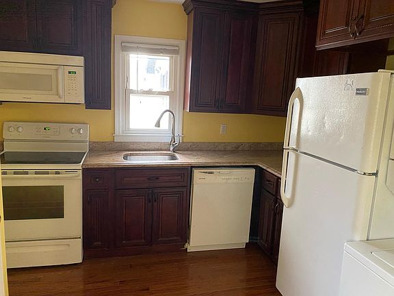 3rd image of 100 Waterview St