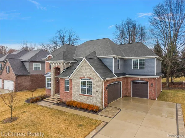 43722 Bolingbrooke Ln, Novi, MI 48377
