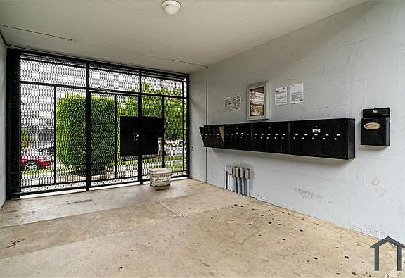 4th image of 3905 Stevely Ave APT 2