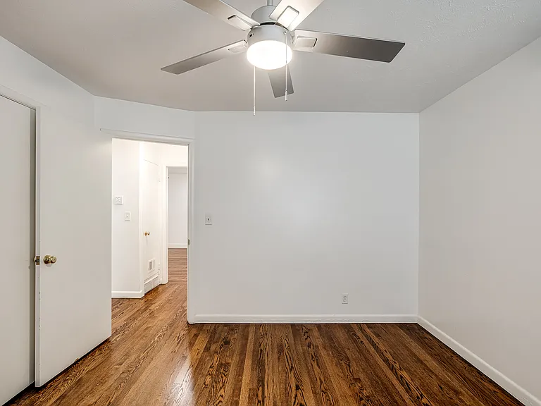 4620 N Harvey Pkwy #1/2 — Photo 23