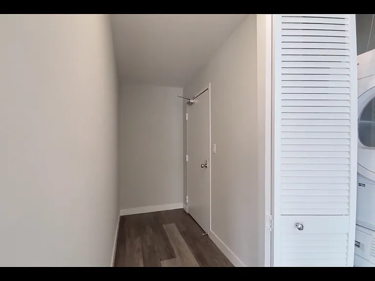 10 E Delaware Pl #21B — Photo 11