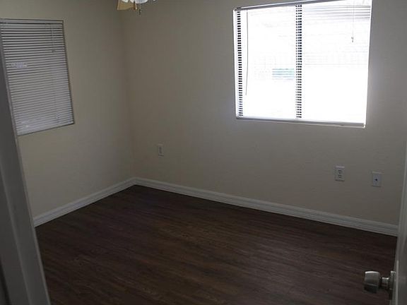5th image of 114 Live Oak Ln