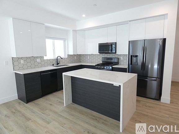 2nd image of 10817 Hortense St #10815.5