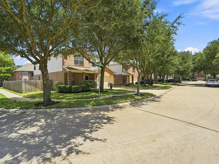 16726 Vivian Point Ln — Photo 4