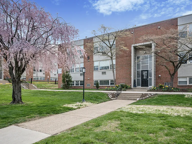 Willow Bend Apartments — Photo 13