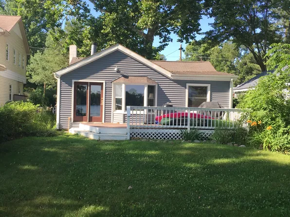3514 Rush Lake Rd, Pinckney, MI 48169