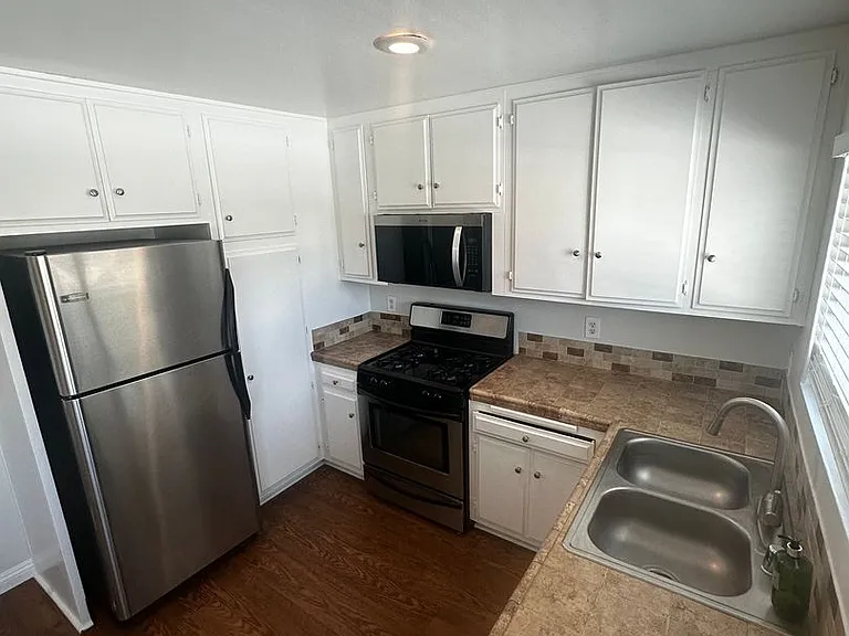 660 S Glassell St — Photo 14
