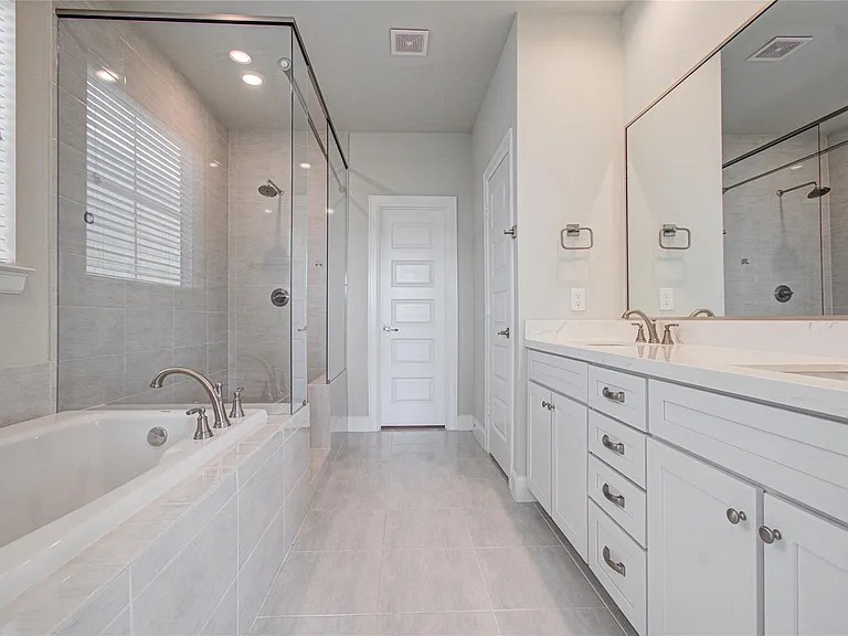 2818 Grand Fountains Dr #B — Photo 21