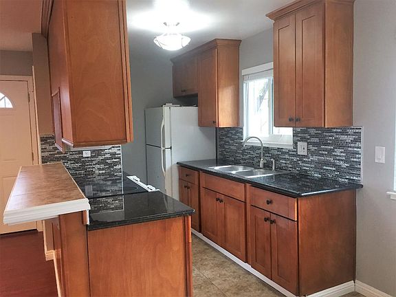 3rd image of 918 Gilchrist Dr #4