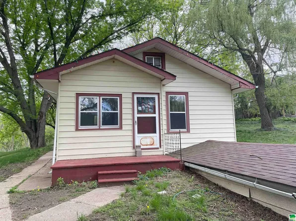 1825 Elkhart Ave, Sioux City, IA 51103