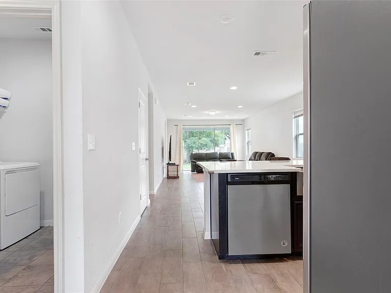 420 Winding Hollow Ln — Photo 16