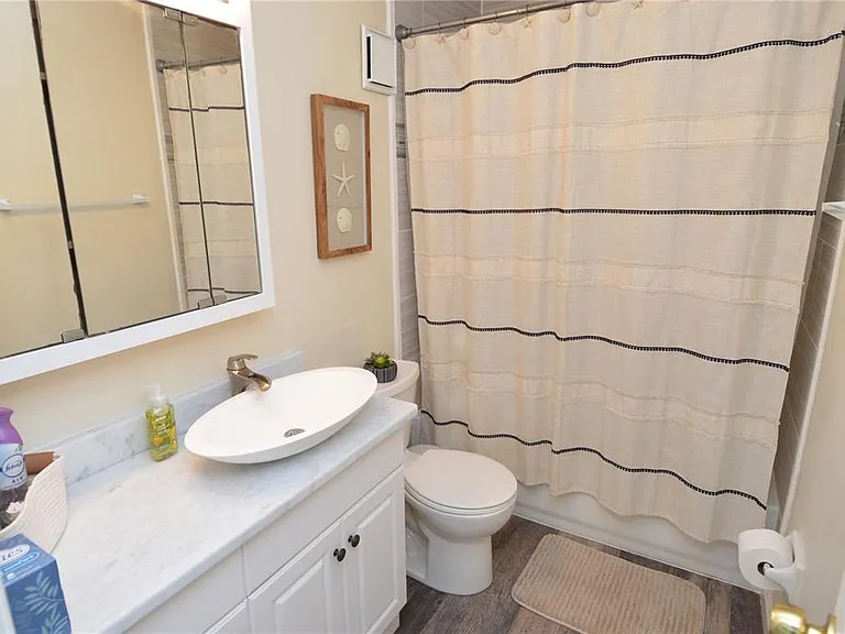 121 Seahorse Dr SE #C — Photo 42