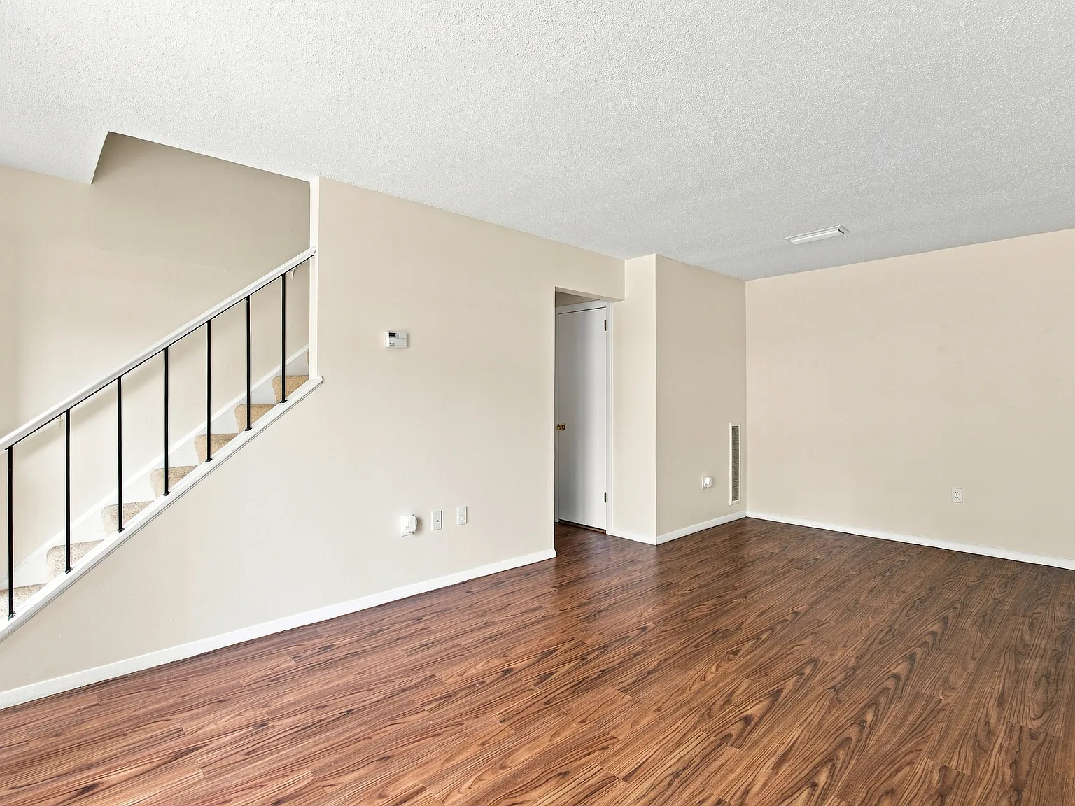 2 bed, 1.5 bath, 1340 sqft, $2,400 — Photo 3