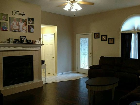 417 Kings row living