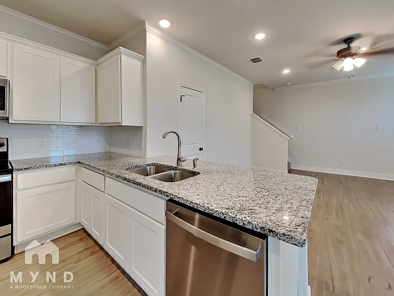 2230 Sandlewood Cv #102 — Photo 4