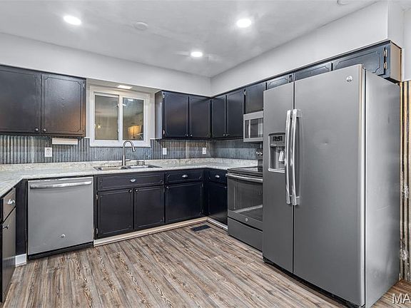 5th image of 4161 Lakeview Dr