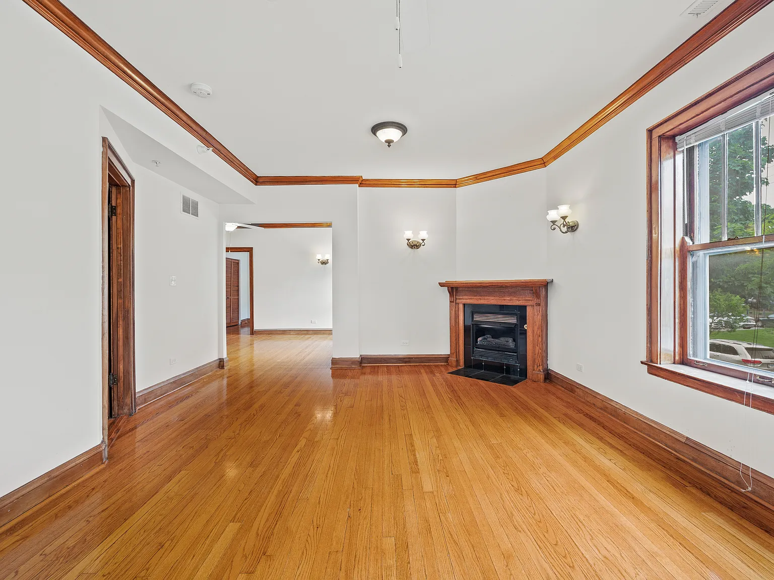801 Dobson — Photo 2