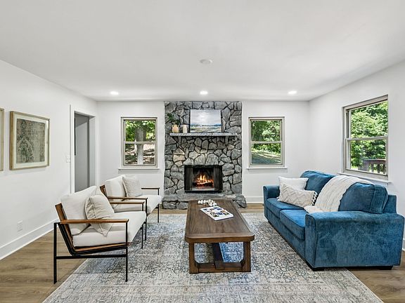 4th image of 1111 Green Valley Dr