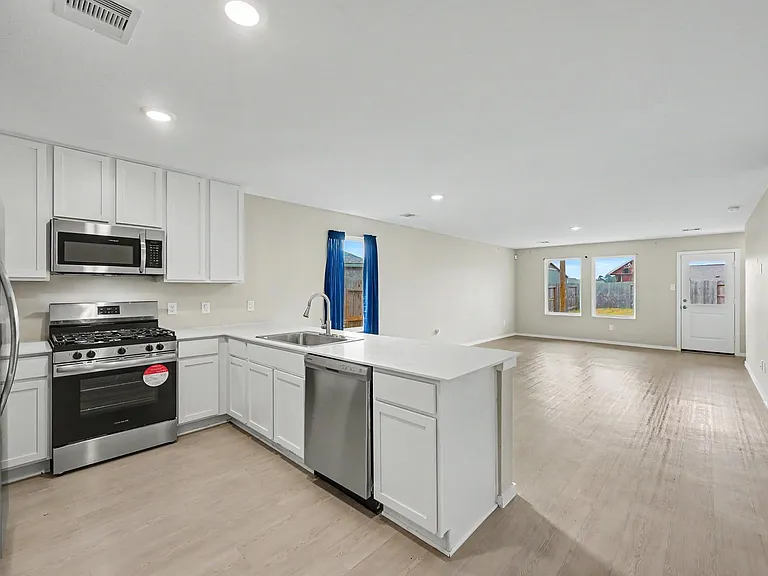 21154 Vercelli St — Photo 5