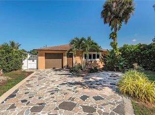 669 99th Ave N, Naples, FL 34108