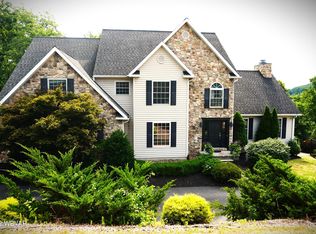 1105 Hillsdale Dr, Williamsport, PA 17701