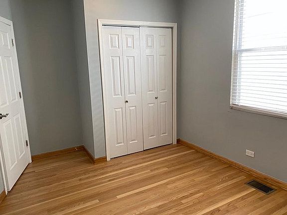 5th image of 2954 N Hamlin Ave #1