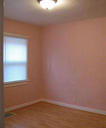 5th image of 1107 School St