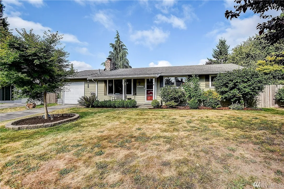 4 bed, 1180 sqft, $3,449 — Photo 1