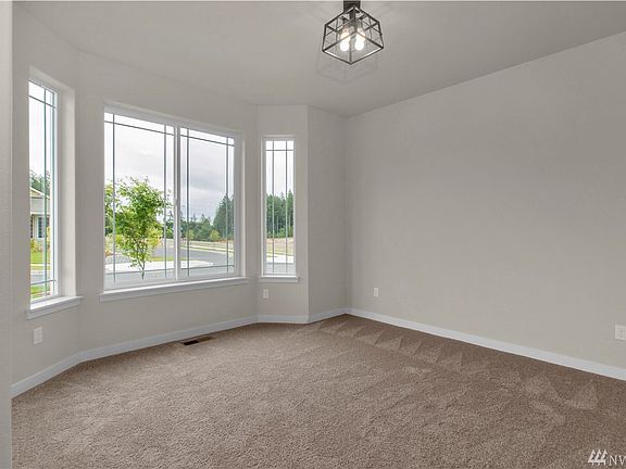 5th image of 647 Natalee Jo St SE