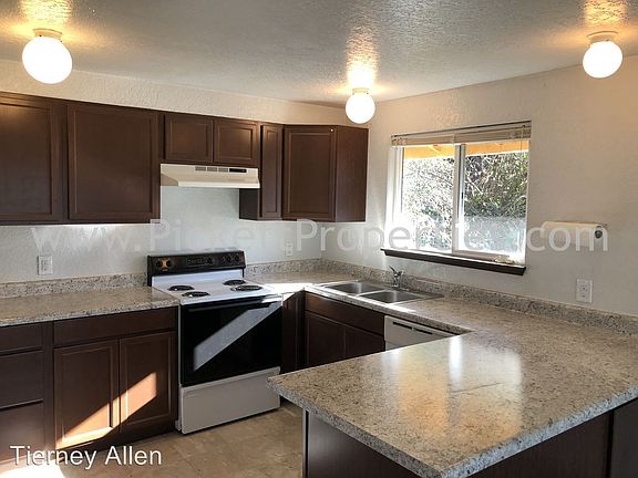 5th image of 4629 Beach Dr E