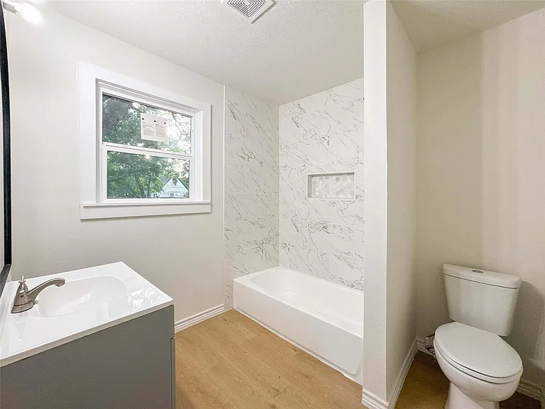 703 Texas Ave — Photo 12