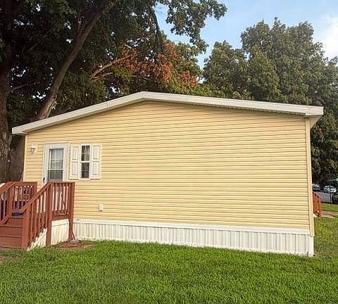 2nd image of 160 Maple Dr #160