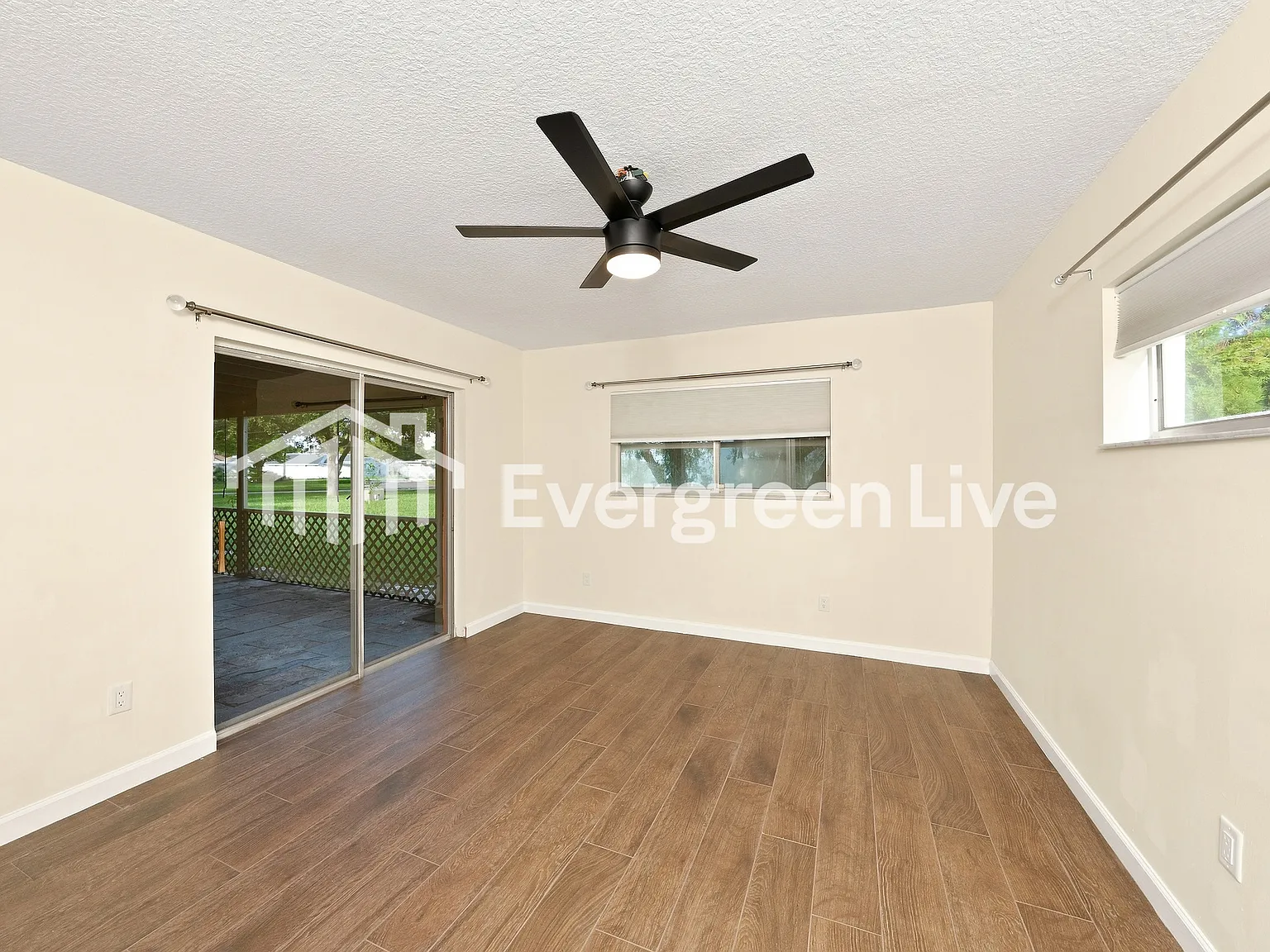 2 bed, 2.0 bath, 1169 sqft, $1,945 — Photo 3