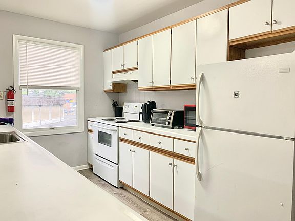 3rd image of 1036 Chancellor Ave APT 4